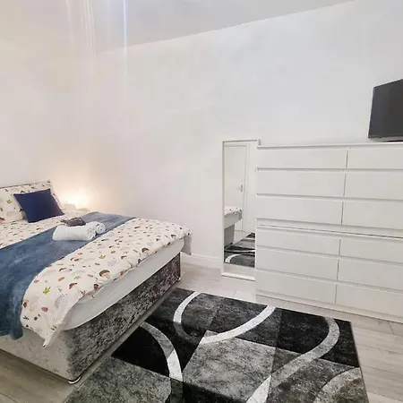 Cosy And Tranquil Home, Free Wifi, Parking