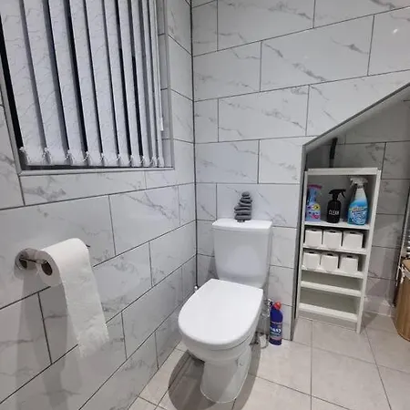 Cosy And Tranquil Home, Free Wifi, Parking Leeds (West Yorkshire)